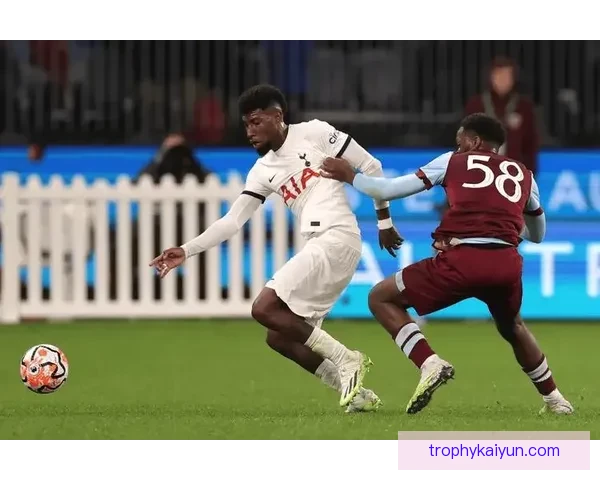 英超托特纳姆热刺队近期状态回暖，表现稳健引发关注
