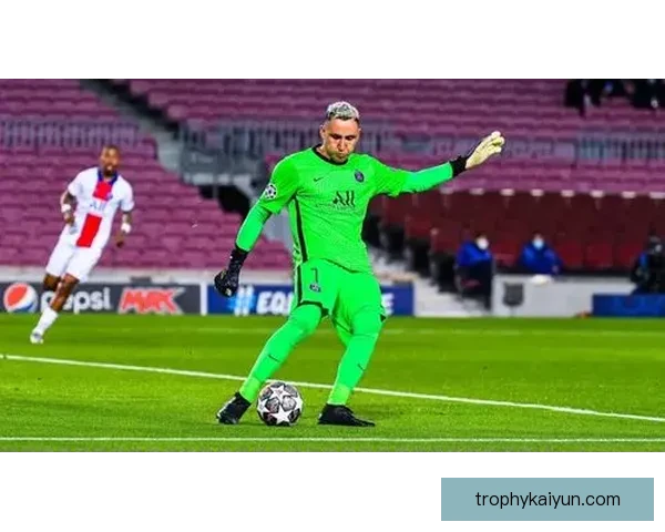 莫利纳右路飞翼表现稳健，攻防两端持续提升